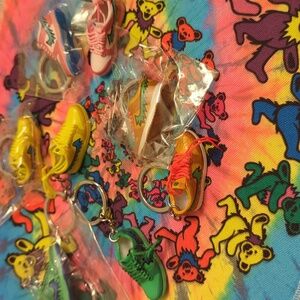 New Grateful Dead Bear Wall hanging tapestry + Pair Sneaker (choice)